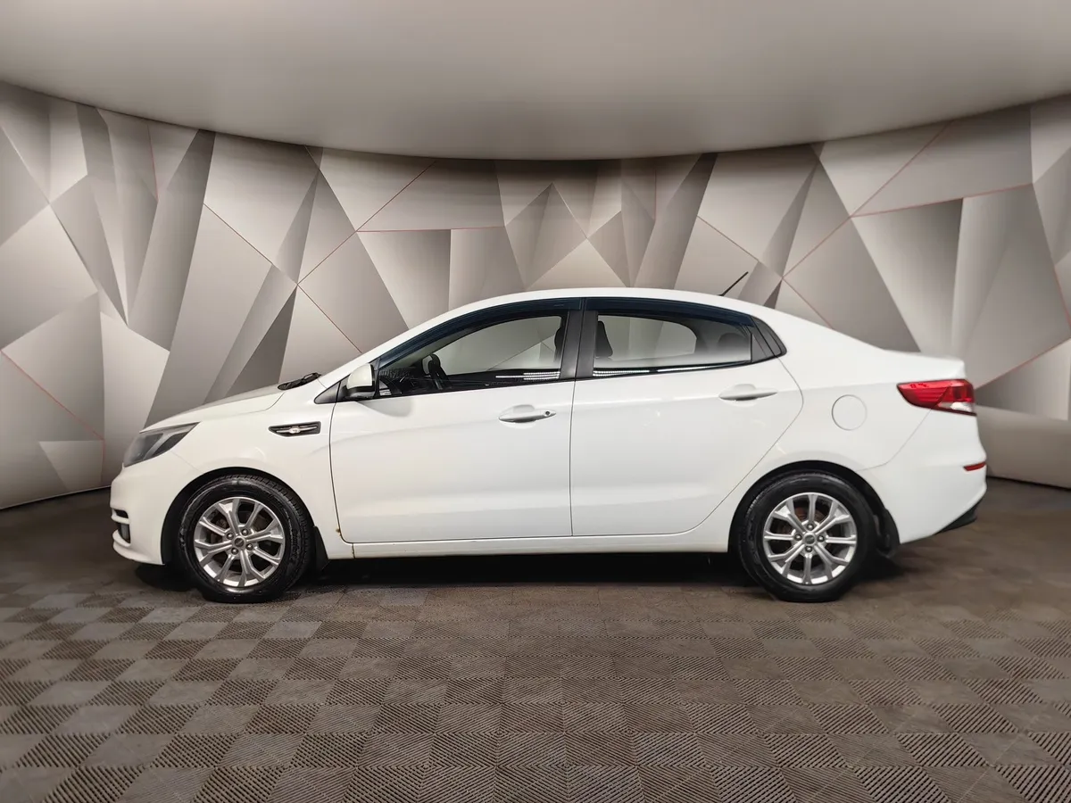 Kia Rio 1.6 AT (123 л.с.) Белый в АВИЛОН. Слайд №5