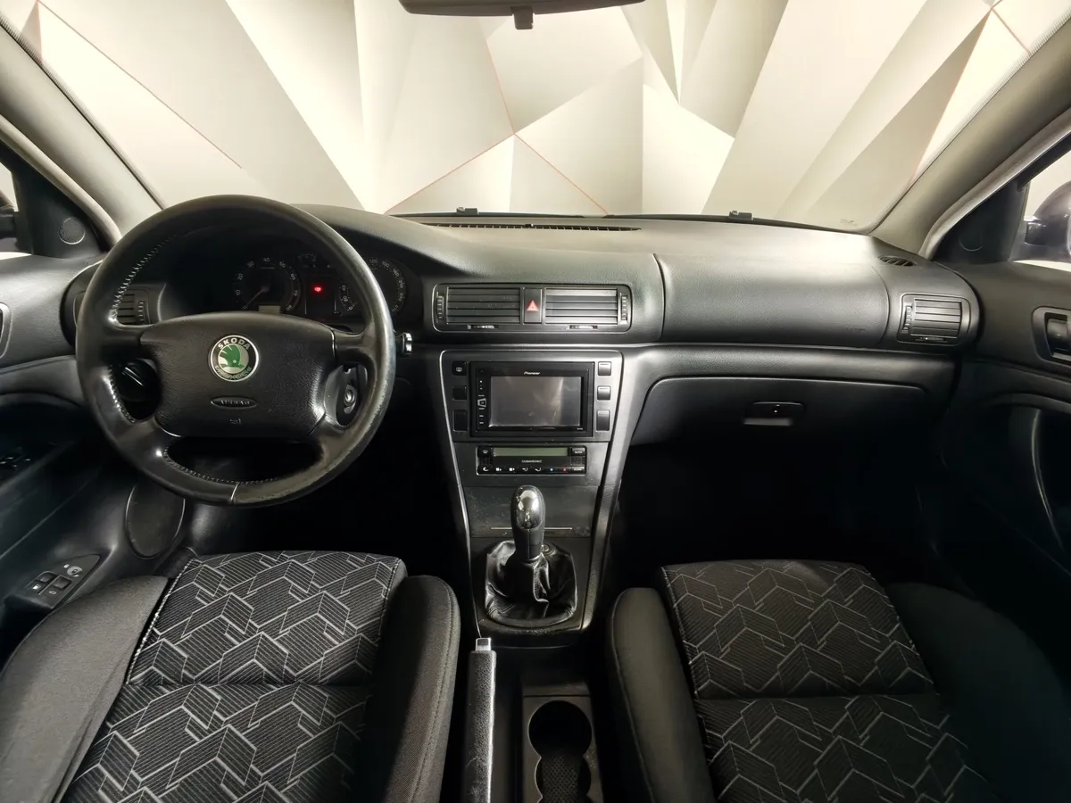 Skoda Superb 1.8T MT (150 л.с.) Черный в АВИЛОН. Слайд №12