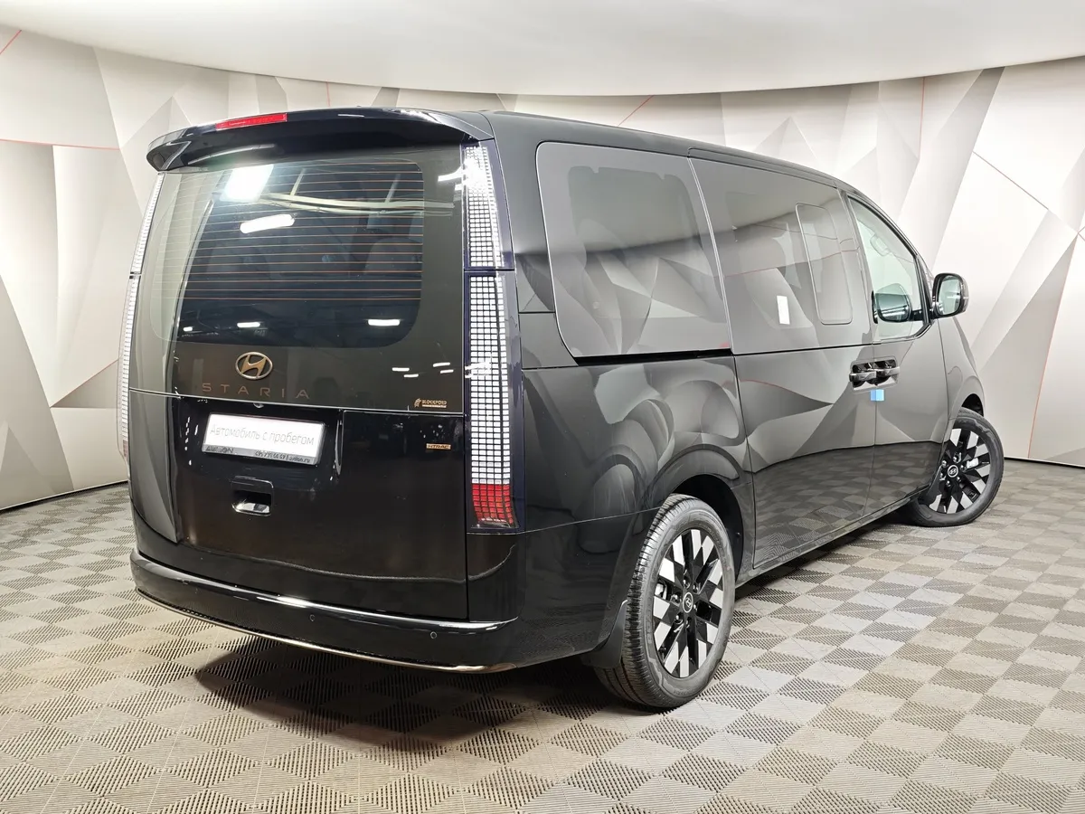Hyundai Staria 2.2 CRDi 8AT 4WD (177 л.с.) 9 мест Premium Черный в АВИЛОН. Слайд №2