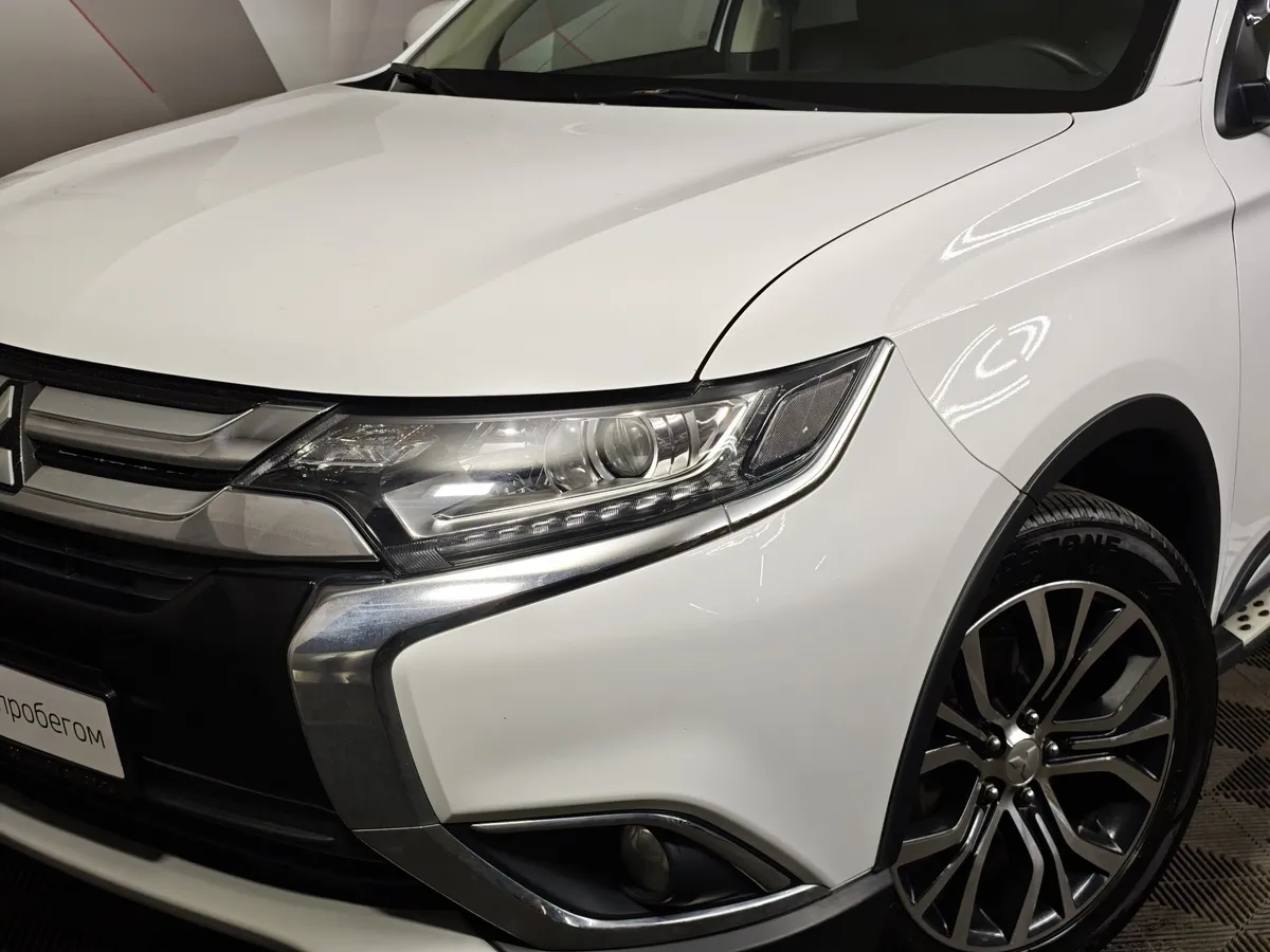 Mitsubishi Outlander 2.0 CVT 4WD (146 л.с.) Белый в АВИЛОН. Слайд №10