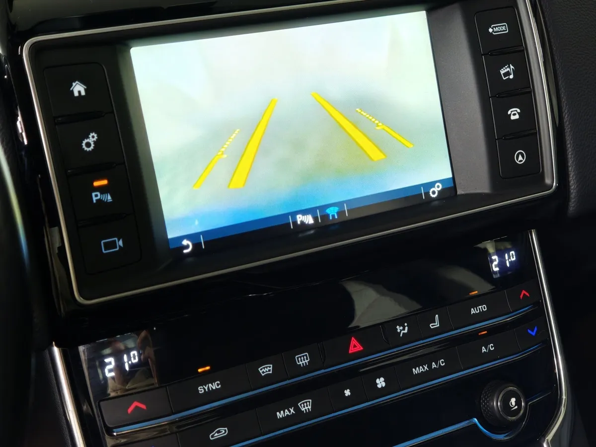 Jaguar XE 2.0 D AT (180 л.с.) Prestige Синий в АВИЛОН. Слайд №23