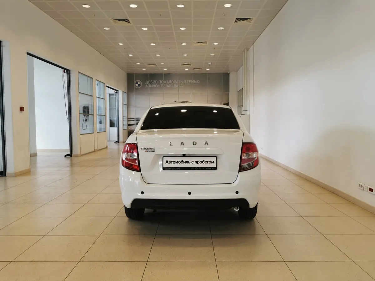 ВАЗ (Lada) Granta 1.6 MT 16 кл (106 л.с.) Белый в АВИЛОН. Слайд №8