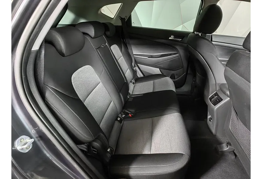 Hyundai Tucson 2.0 (150 л.с.) MPi-6AT-4WD Family Серый в АВИЛОН. Слайд №15