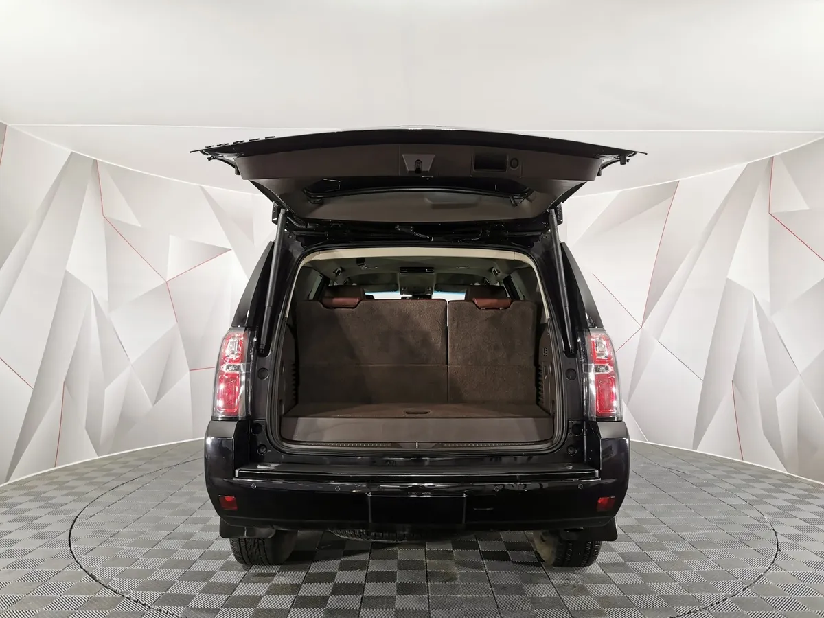 Chevrolet Tahoe 6.2 AT 4WD (409 л.с.) Черный в АВИЛОН. Слайд №11