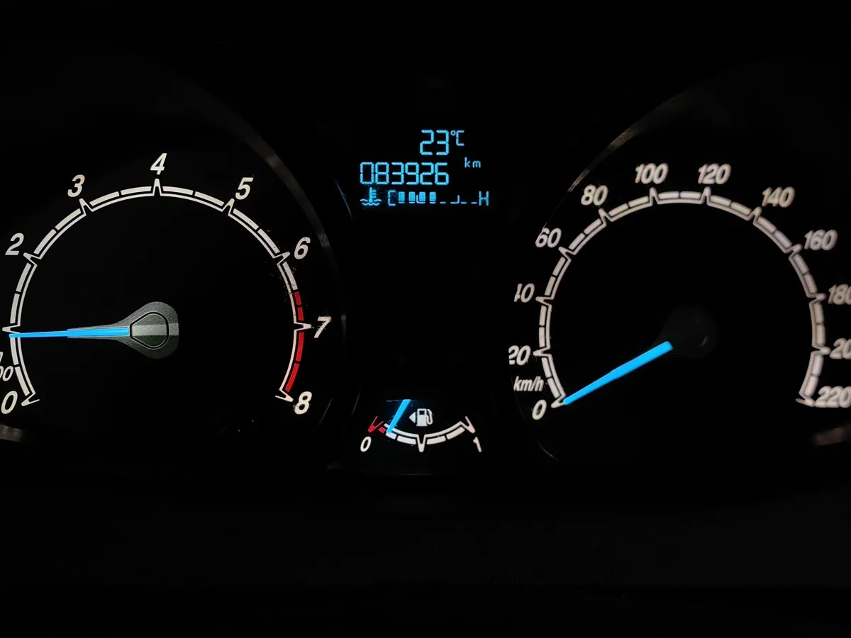 Ford Fiesta 1.6 Ti-VCT MT (85 л.с.) Ambiente Черный в АВИЛОН. Слайд №18