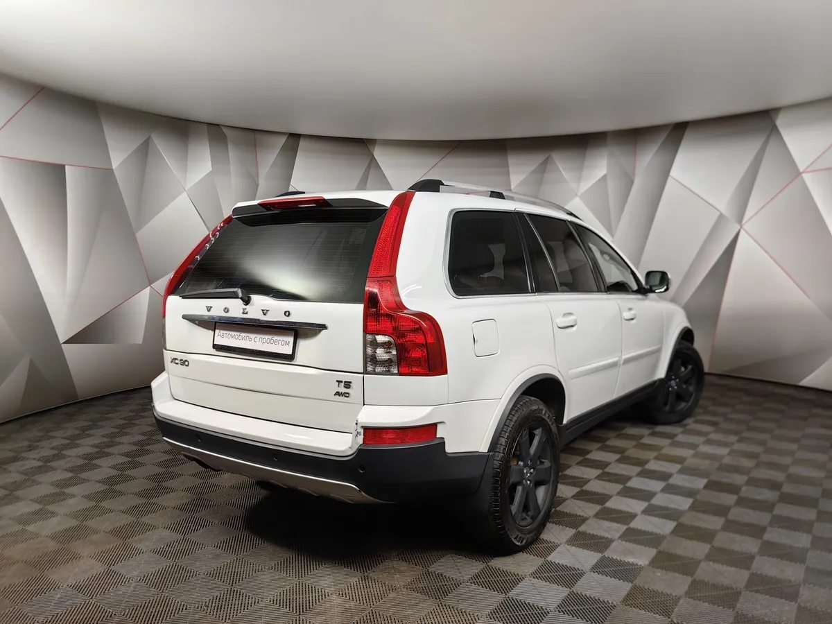 Volvo XC90 2.5 T5 Geartronic AWD (5 мест) (210 л.с.) Белый в АВИЛОН. Слайд №2