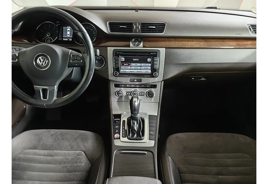 Volkswagen Passat 1.8 TSI DSG (152 л.с.) Бежевый в АВИЛОН. Слайд №9