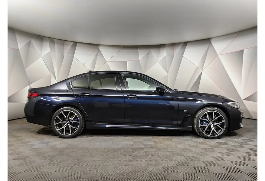 BMW 5 серия 530d xDrive Steptronic (249 л.с.) M Sport Plus Черный в АВИЛОН. Слайд №6