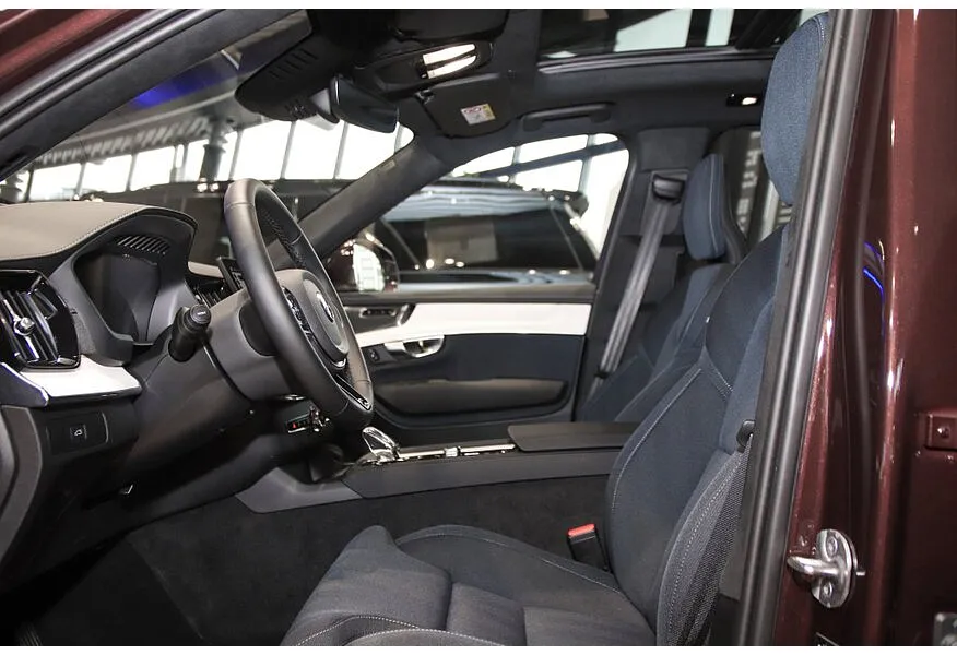 Volvo XC90 2.0 B5 mild hybrid AT AWD (7 мест) (250 л.с.) Ultra Красный в АВИЛОН. Слайд №5