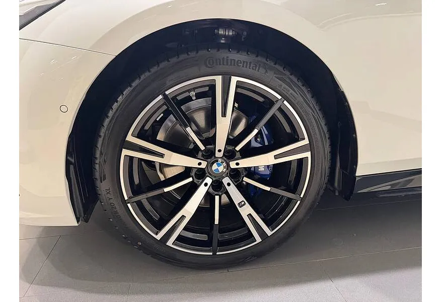 BMW 5 серия 530i xDrive AT (252 л.с.) Белый в АВИЛОН. Слайд №9