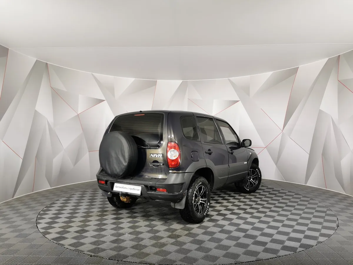 Chevrolet Niva 1.7 MT (80 л.с.) Зеленый в АВИЛОН. Слайд №2