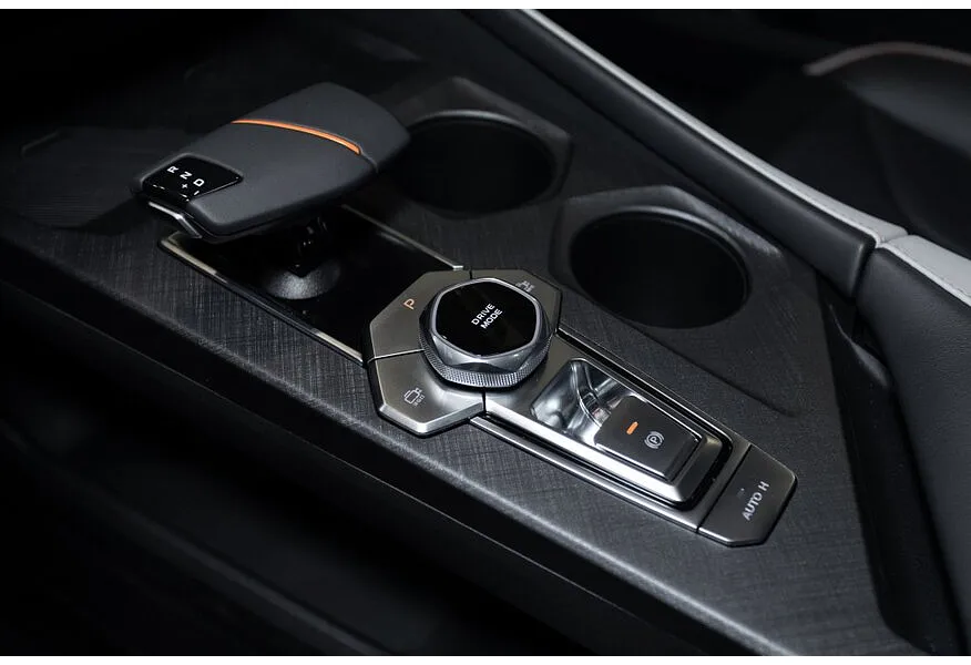 Changan UNI-V 1.5 AMT (181 л.с.) Tech Белый в АВИЛОН. Слайд №23