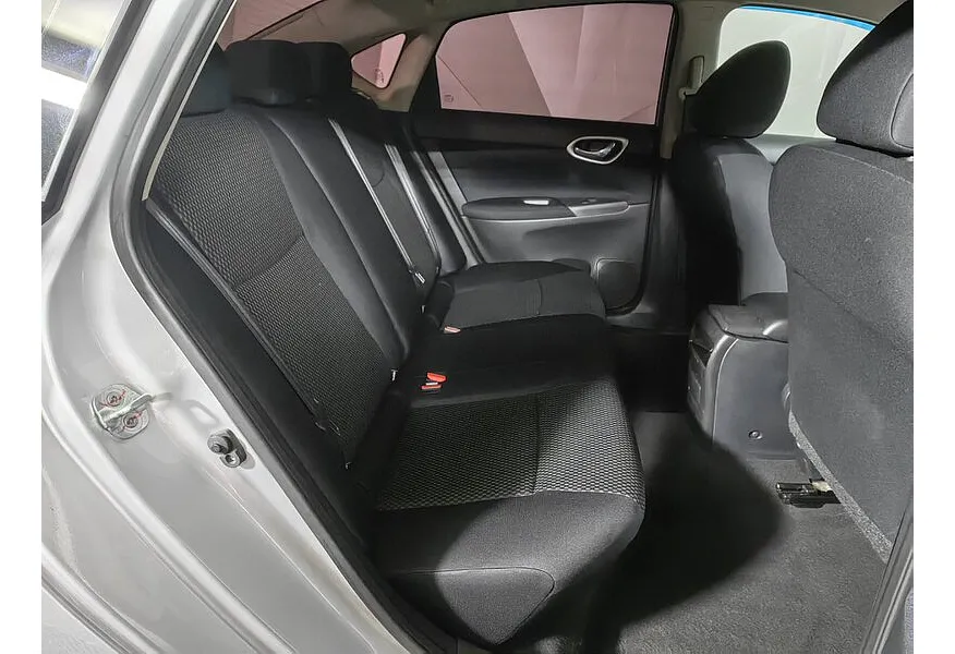 Nissan Sentra 1.6 CVT (117 л.с.) Серебристый в АВИЛОН. Слайд №13