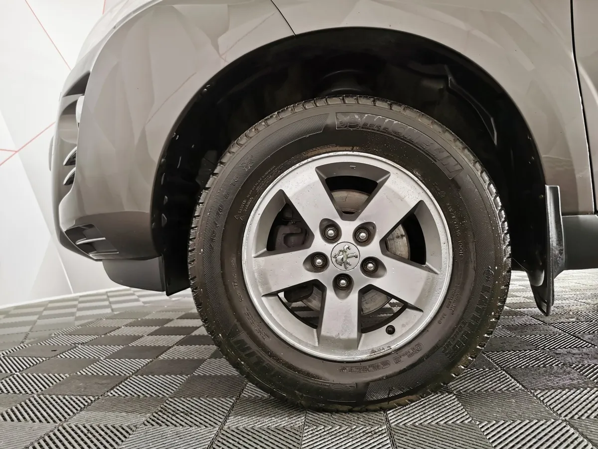 Peugeot 4007 2.4 CVT 4x4 (170 л.с.) Коричневый в АВИЛОН. Слайд №9