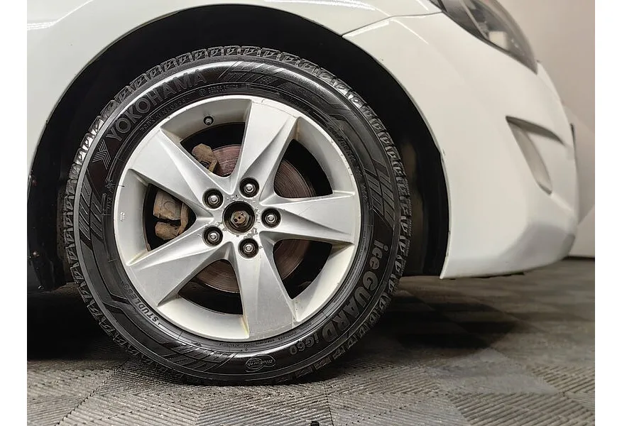 Hyundai Elantra 1.6 MT (132 л.с.) Comfort Белый в АВИЛОН. Слайд №9