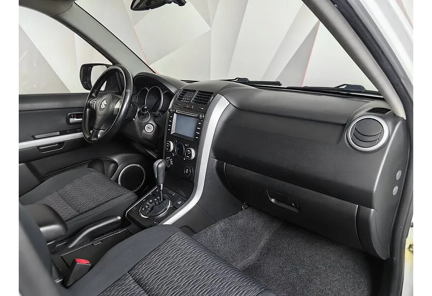 Suzuki Grand Vitara 2.0 AT (140 л.с.) Белый в АВИЛОН. Слайд №12
