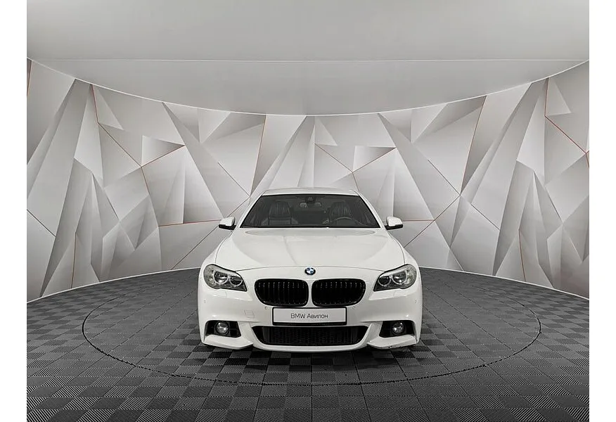 BMW 5 серия 520i AT (184 л.с.) Белый в АВИЛОН. Слайд №3