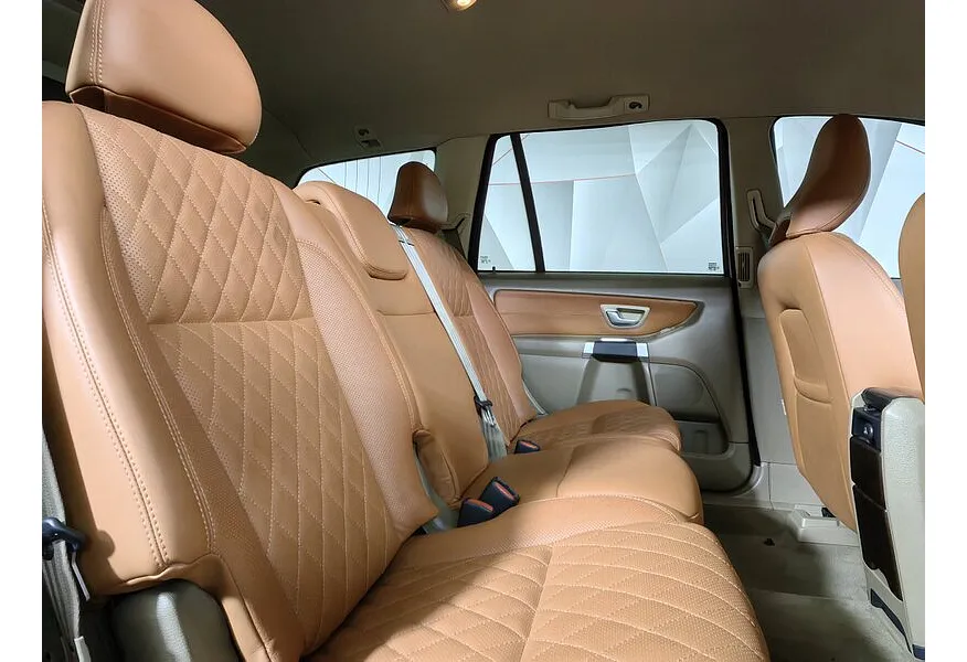 Volvo XC90 2.5 T5 Geartronic AWD (5 мест) (210 л.с.) Белый в АВИЛОН. Слайд №16