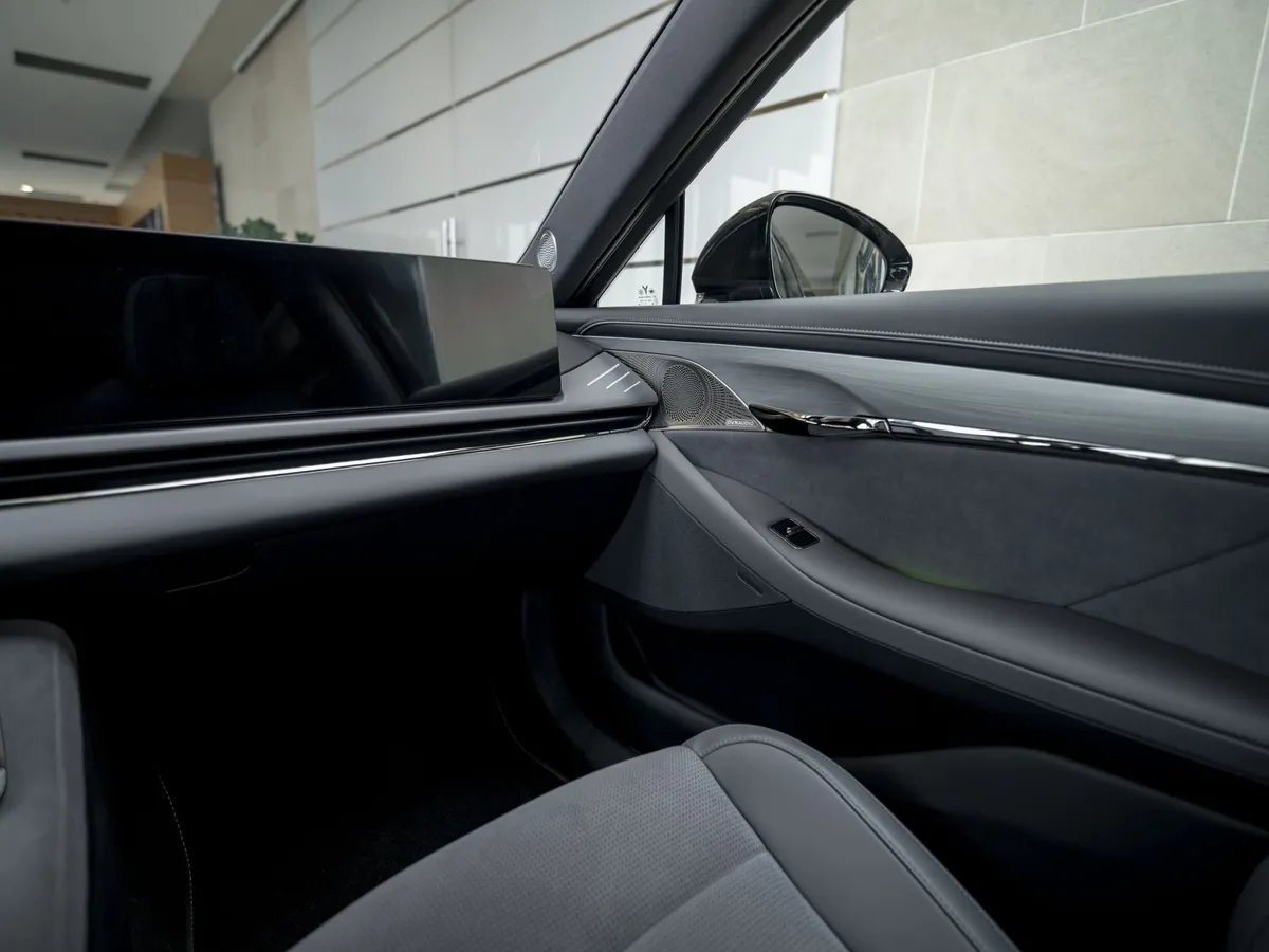 Voyah Passion 1.5 AT AWD (530 л.с.) Executive Черный в АВИЛОН. Слайд №10