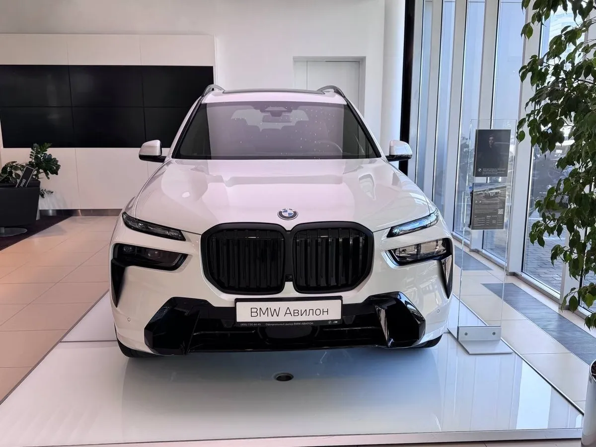 BMW X7 xDrive40i Steptronic (381 л.с.) Белый в АВИЛОН. Слайд №3