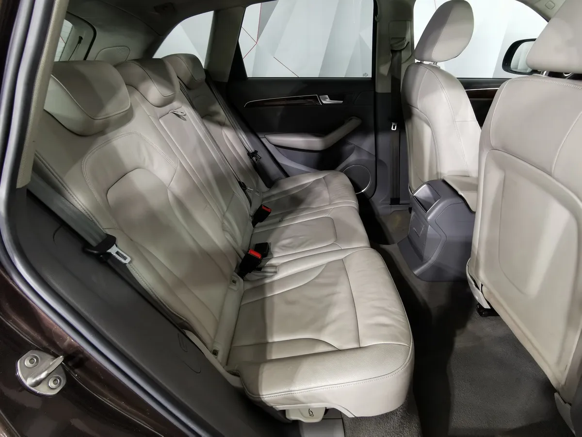 Audi Q5 2.0 TFSI tiptronic quattro (211 л.с.) Коричневый в АВИЛОН. Слайд №15