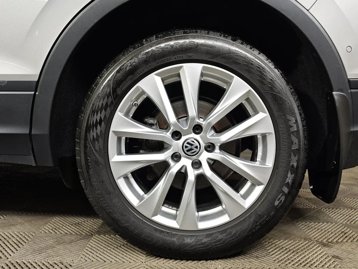 Volkswagen Tiguan 2.0 TSI 4Motion AT (180 л.с.) Respect Серебристый в АВИЛОН. Слайд №9