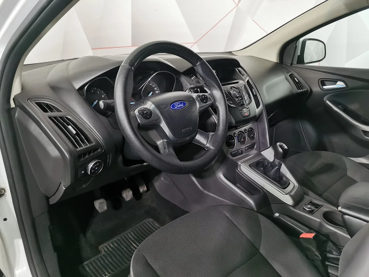 Ford Focus 1.6 MT (105 л.с.) Special Edition Белый в АВИЛОН. Слайд №17