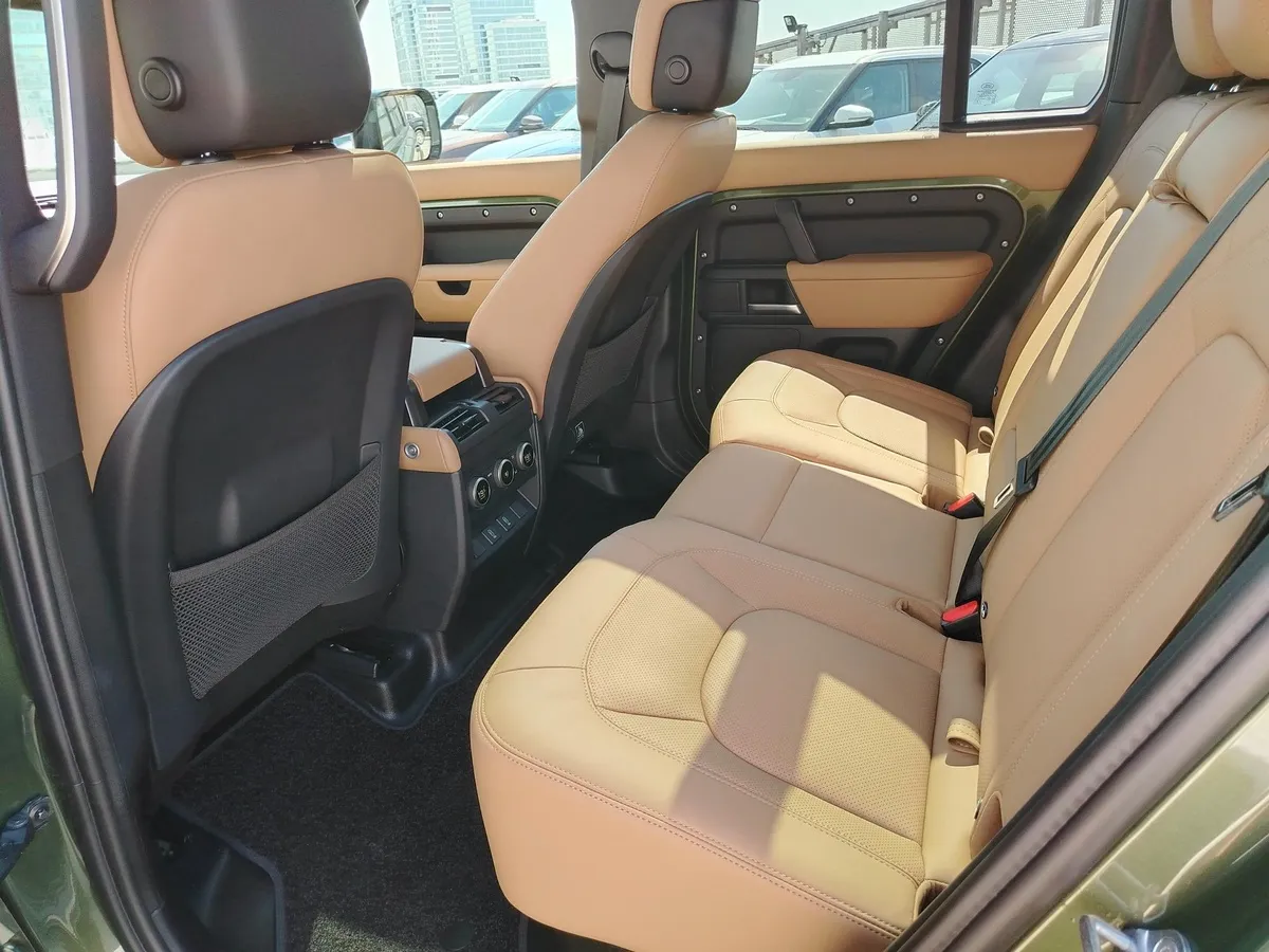 Land Rover Defender 3.0D D6H AT (249 л.с.) X-Dynamic HSE Зеленый в АВИЛОН. Слайд №9