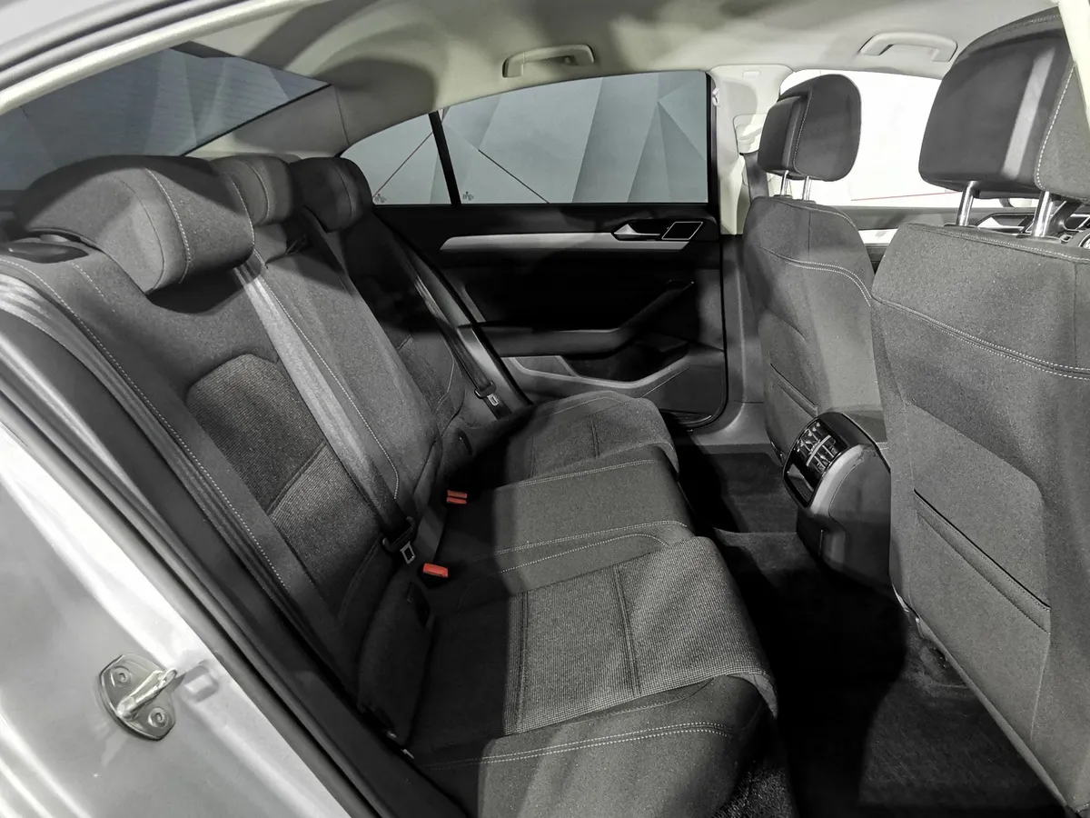 Volkswagen Passat 1.8 TSI BlueMotion DSG (180 л.с.) Comfortline Серебристый в АВИЛОН. Слайд №16