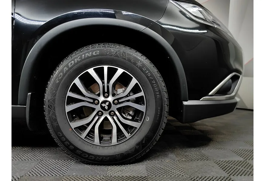 Mitsubishi Outlander 2.0 CVT (146 л.с.) Invite Черный в АВИЛОН. Слайд №9