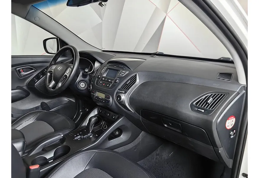 Hyundai ix35 2.0 CRDi AT 4WD (136 л.с.) Comfort Белый в АВИЛОН. Слайд №9