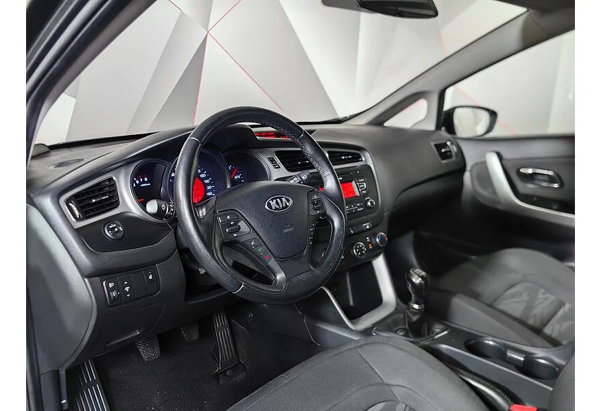 Kia Ceed 1.6 MT (130 л.с.) Comfort Черный в АВИЛОН. Слайд №19