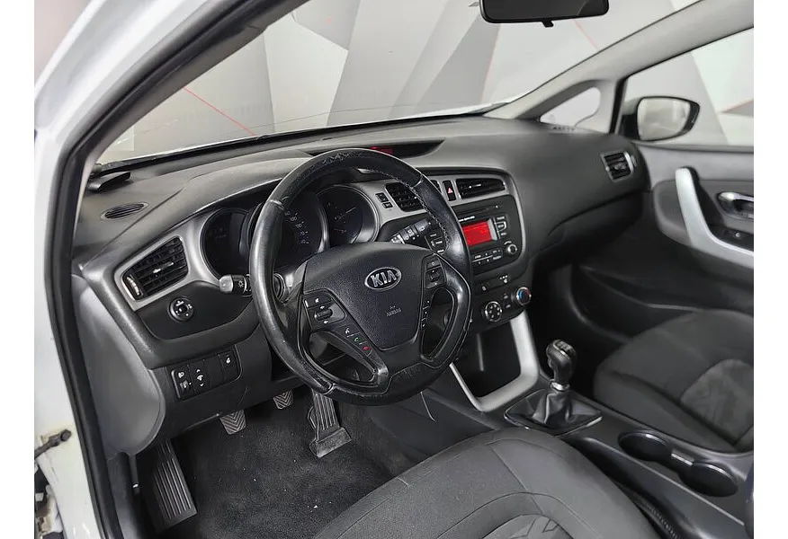 Kia Ceed 1.6 MT (129 л.с.) Comfort Белый в АВИЛОН. Слайд №18