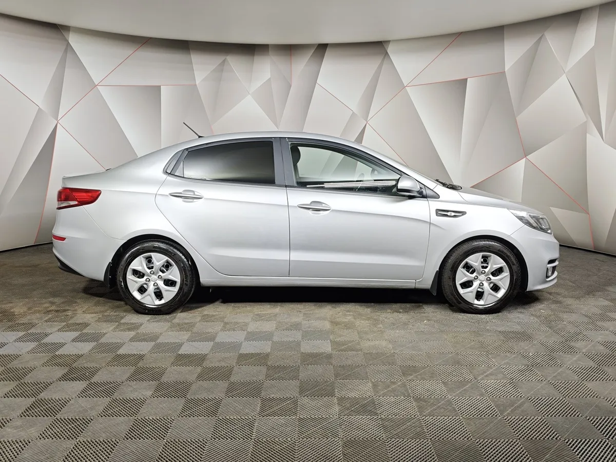 Kia Rio 1.6 6MT (123 л.с.) Серебристый в АВИЛОН. Слайд №6