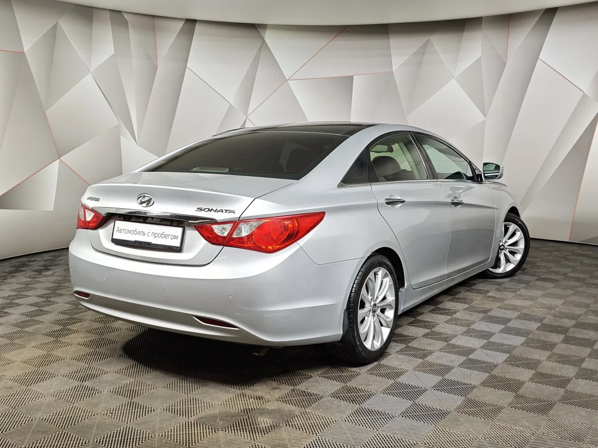 Hyundai Sonata 2.0 MPi AT (150 л.с.) Style Серебристый в АВИЛОН. Слайд №2