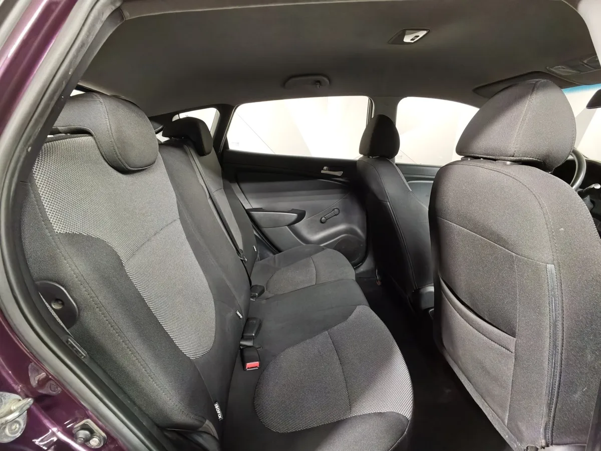 Hyundai Solaris 1.6 AT (123 л.с.) Active Фиолетовый в АВИЛОН. Слайд №15