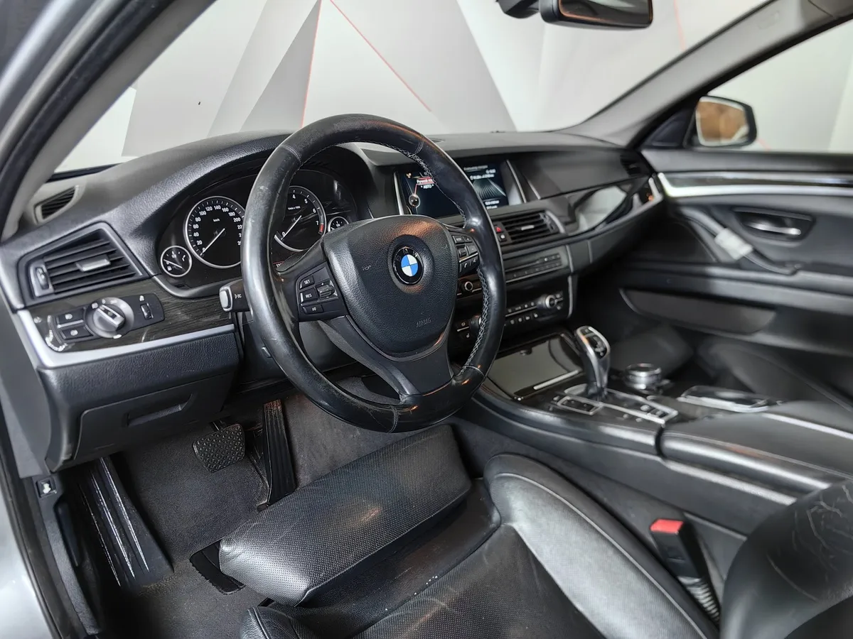 BMW 5 серия 528i AT (258 л.с.) Серый в АВИЛОН. Слайд №12