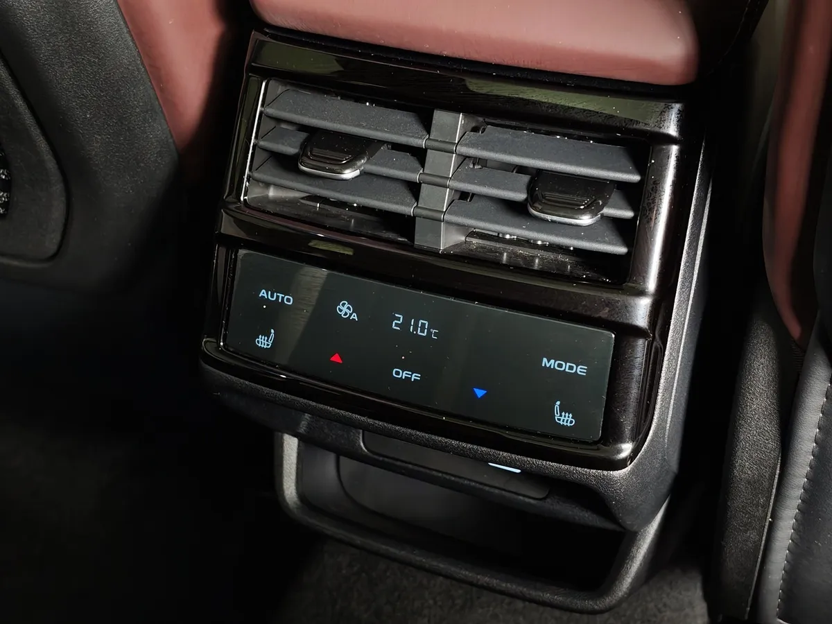 Geely Monjaro 2.0T 8AT 4WD (238 л.с.) Флагман Серый в АВИЛОН. Слайд №28