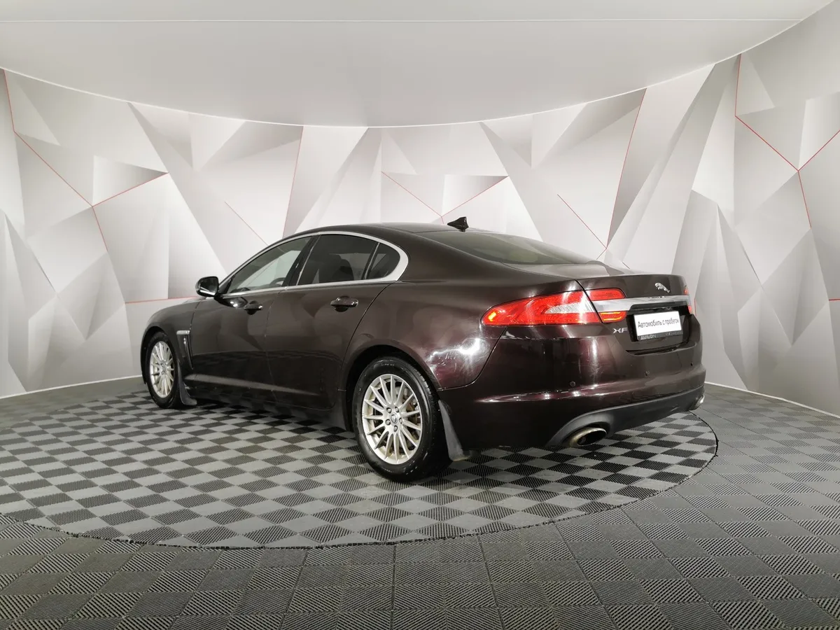 Jaguar XF 2.0 AT (240 л.с.) Luxury Коричневый в АВИЛОН. Слайд №4