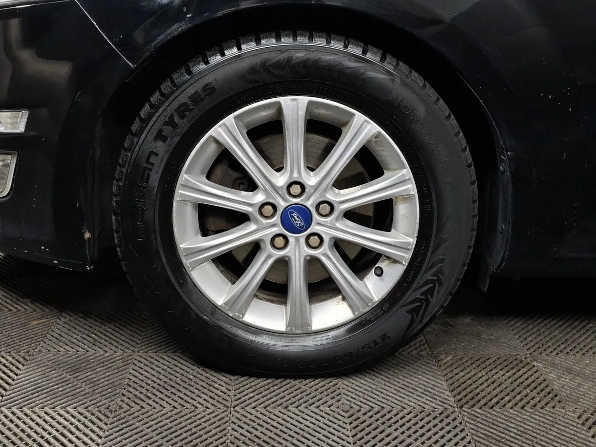 Ford Mondeo 2.3 AT (161 л.с.) Ambiente Черный в АВИЛОН. Слайд №8