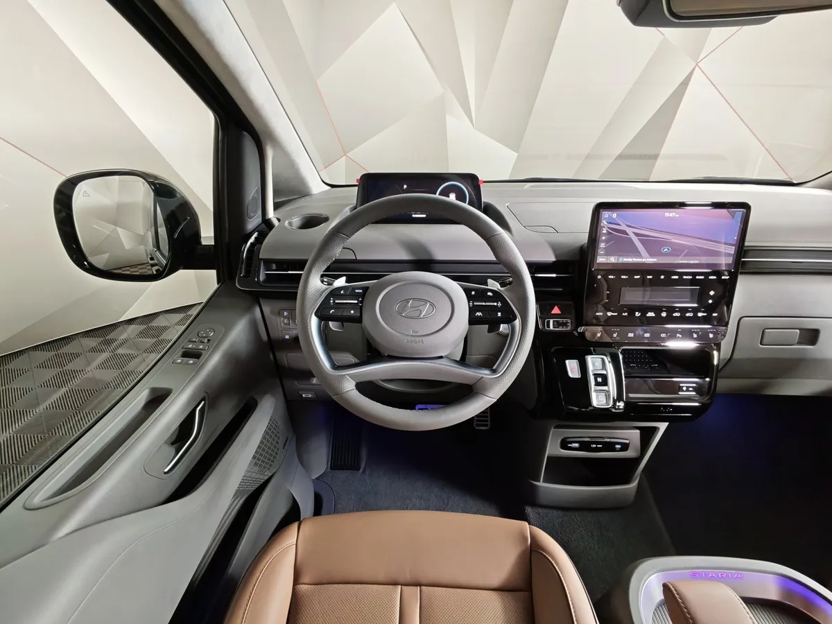 Hyundai Staria 2.2 CRDi 8AT 4WD (177 л.с.) 9 мест Premium Черный в АВИЛОН. Слайд №19