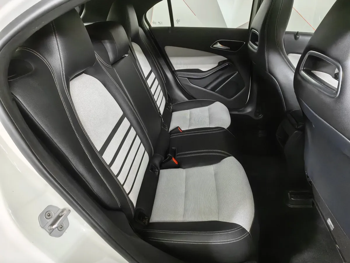 Mercedes-Benz A-Класс A 180 7G-DCT (122 л.с.) Особая серия Белый в АВИЛОН. Слайд №14