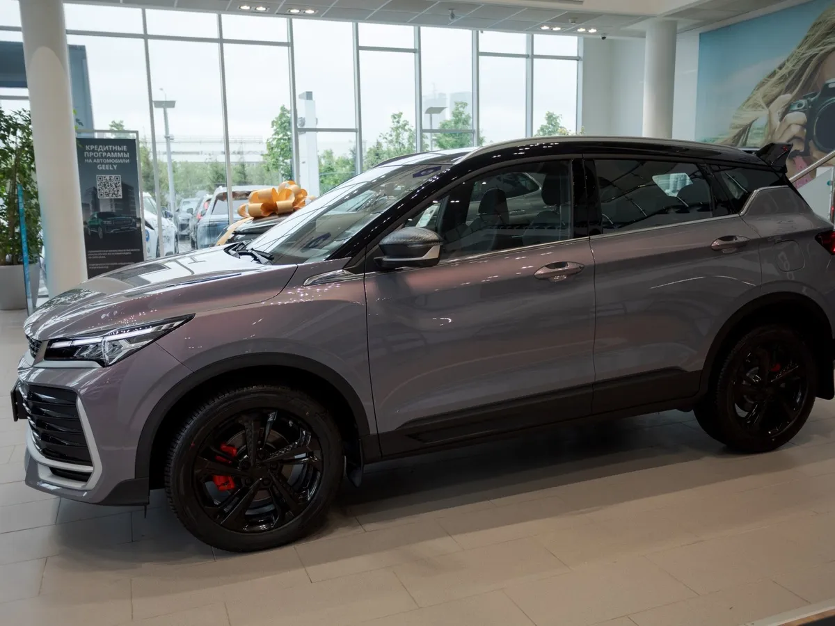 Geely Coolray 1.5T 7DCT (147 л.с.) Эксклюзив Фиолетовый в АВИЛОН. Слайд №3