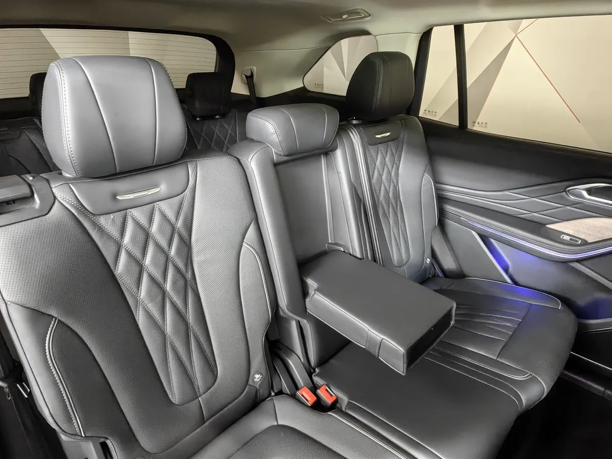 Hongqi HS7 2.0T 8AT 4WD (245 л.с.) Делюкс Белый в АВИЛОН. Слайд №17