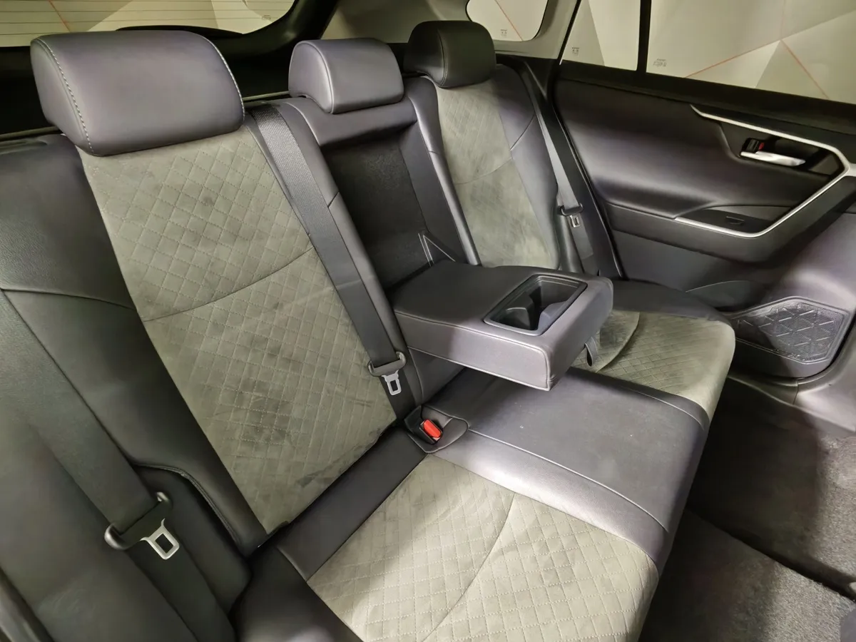 Toyota RAV4 2.0i CVT AWD (171 л.с.) Fashion Plus Белый в АВИЛОН. Слайд №17