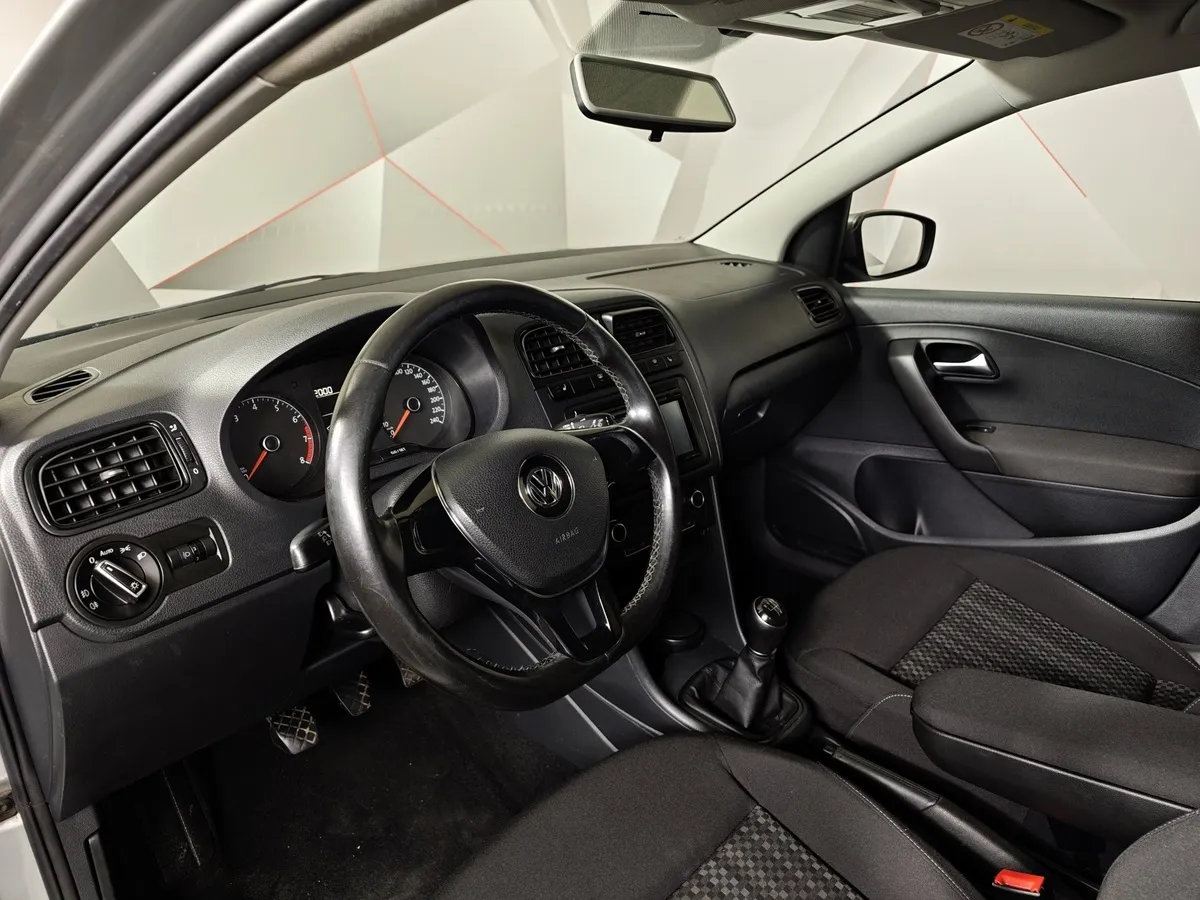 Volkswagen Polo 1.6 MT (105 л.с.) Trendline Серебристый в АВИЛОН. Слайд №18