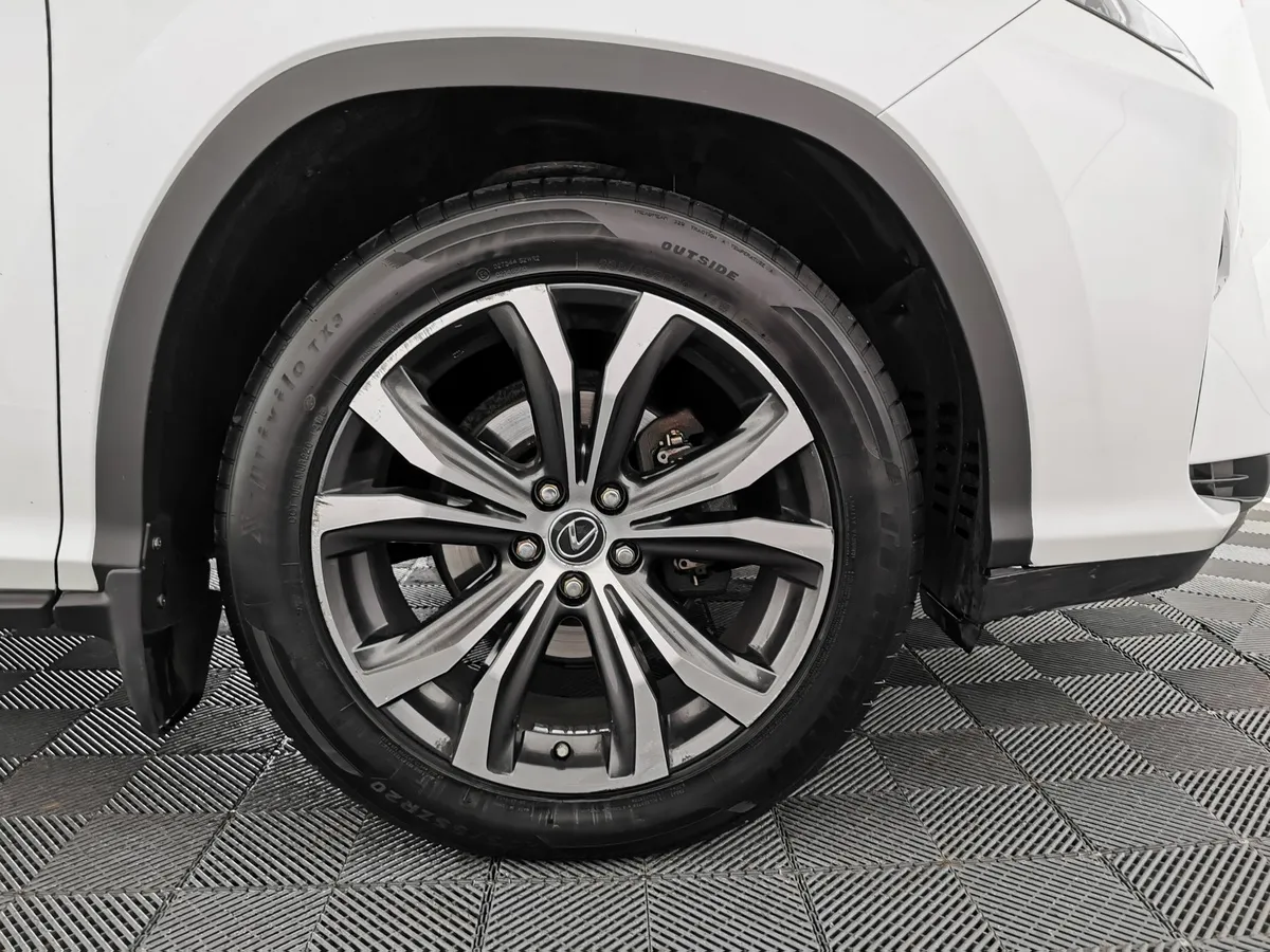 Lexus RX 300 AT AWD (238 л.с.) Executive Белый в АВИЛОН. Слайд №9