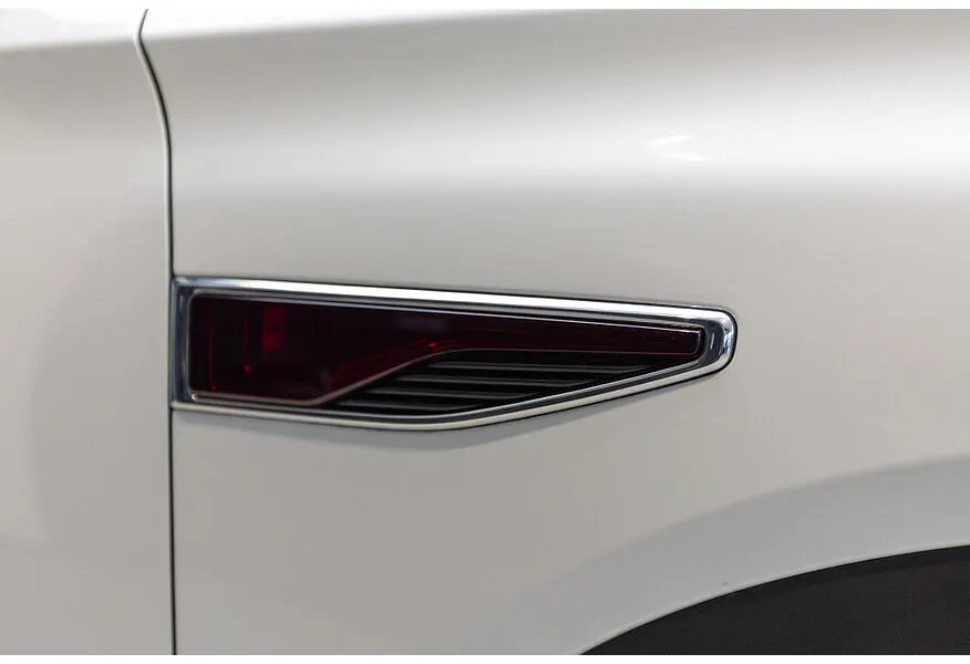 Hongqi HS7 2.0T 8AT 4WD (245 л.с.) Deluxe Белый в АВИЛОН. Слайд №18