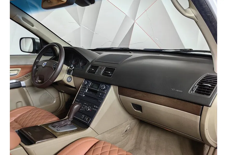 Volvo XC90 2.5 T5 Geartronic AWD (5 мест) (210 л.с.) Белый в АВИЛОН. Слайд №13