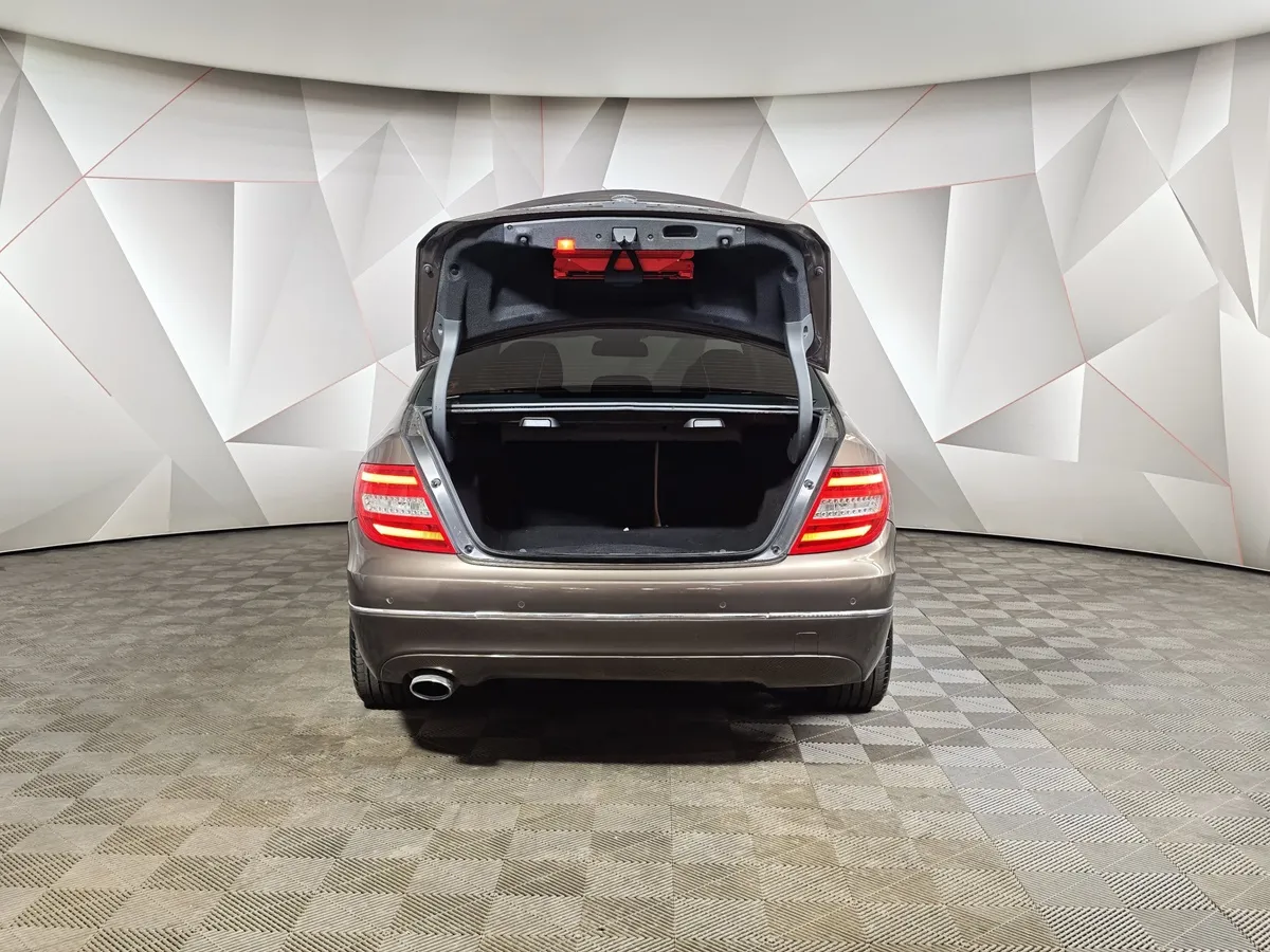 Mercedes-Benz C-Класс C 250 BlueEfficiency 7G-Tronic Plus (204 л.с.) Avangarde Sport+ Коричневый в АВИЛОН. Слайд №11
